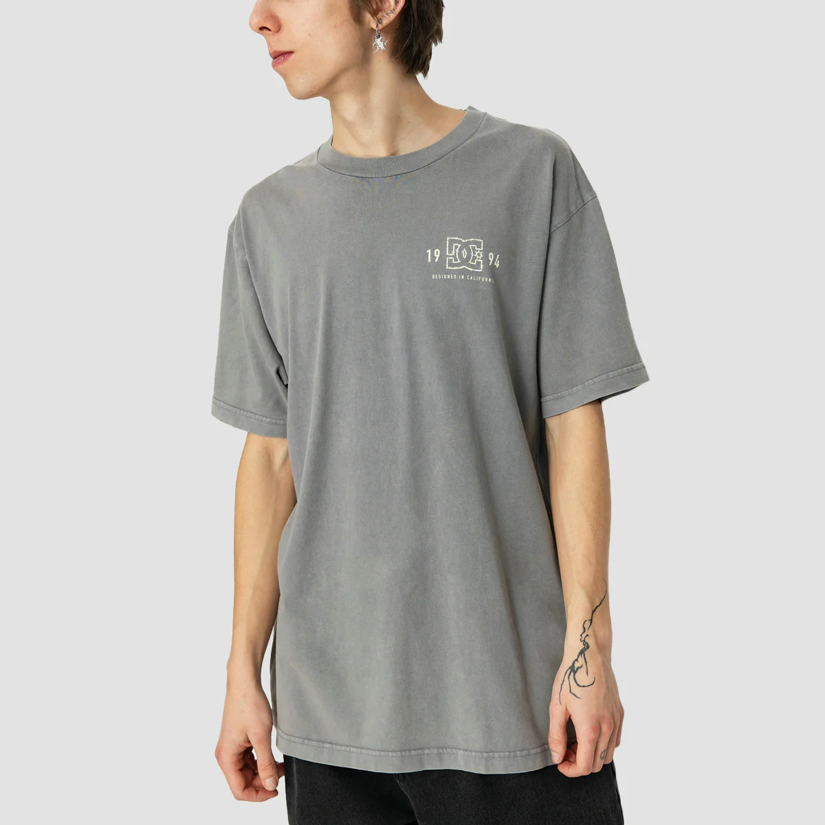 DC High Rise T-Shirt Stormy Weather Acid Wash - Image 2