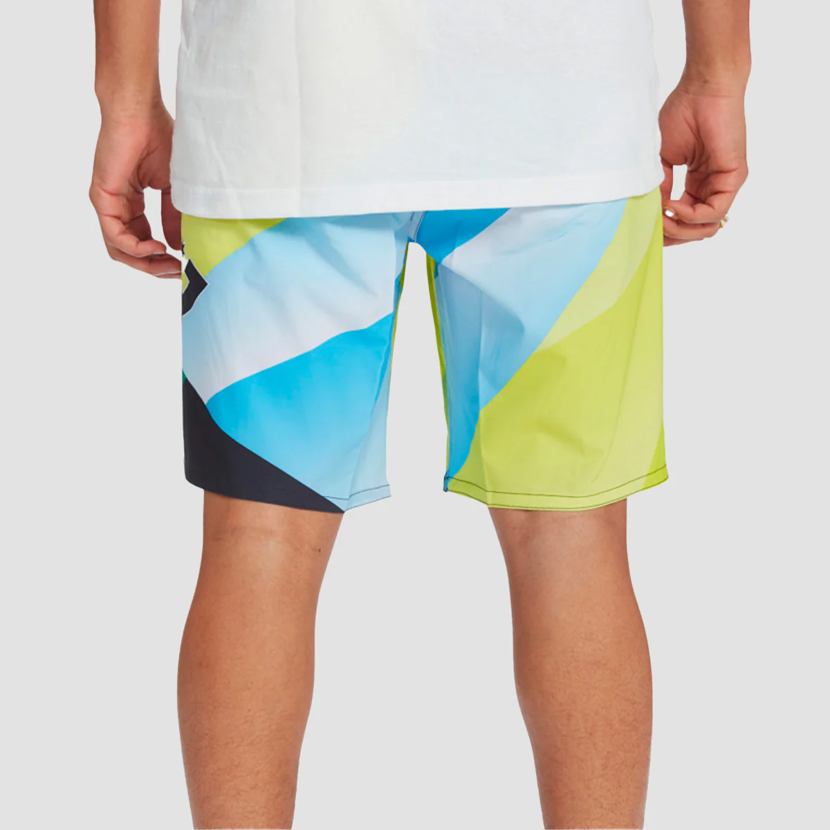 DC Out connect 19" Boardshorts Limeade - Image 2