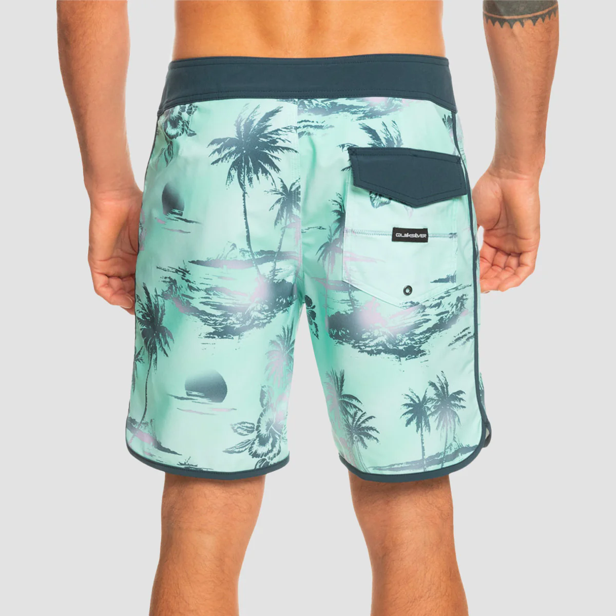Quiksilver Surfsilk Scallop 18" Boardshorts Beach Glass - Image 2