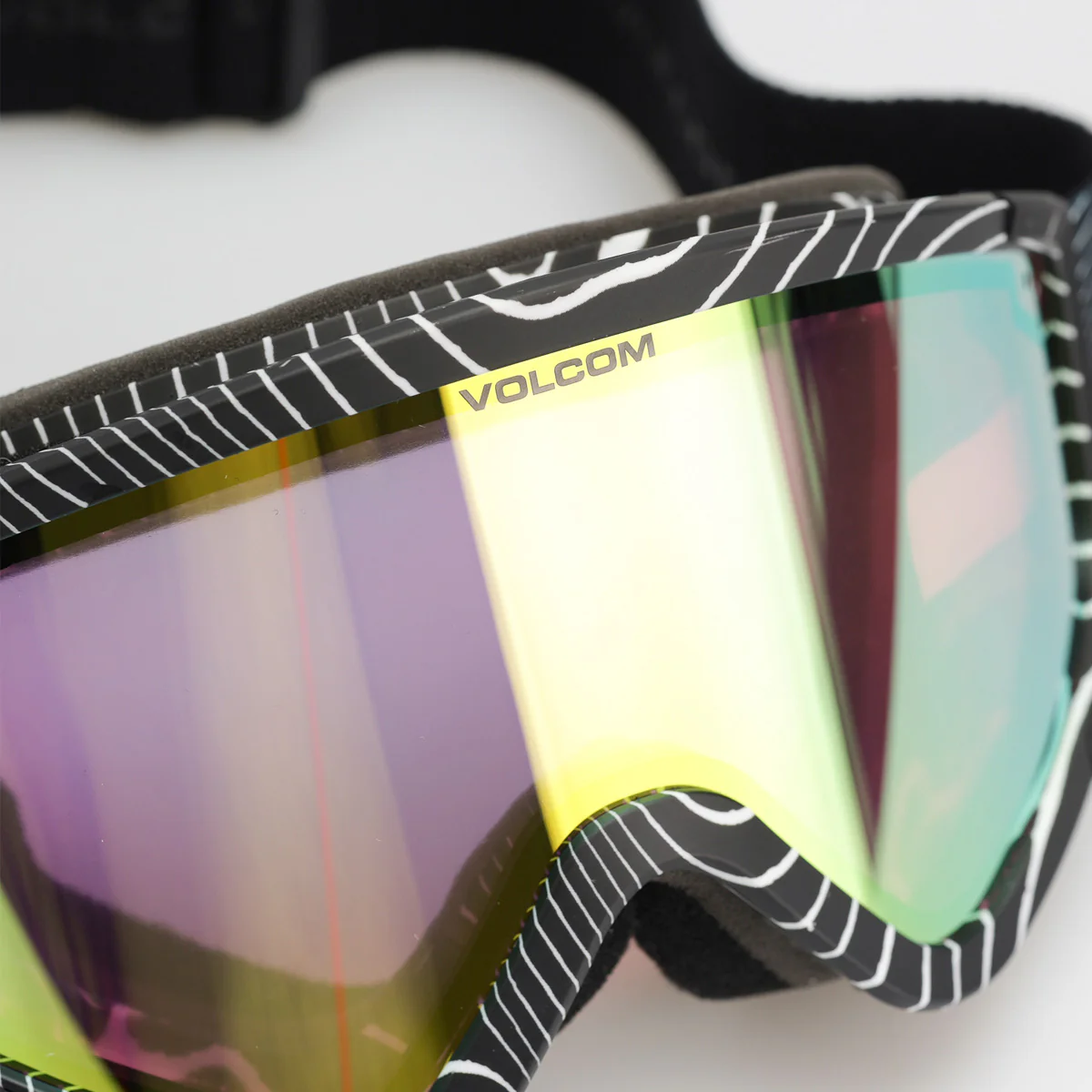 Volcom Attunga Snow Goggles Op Art/Gold Chrome + Bonus Lens Rose - Image 2